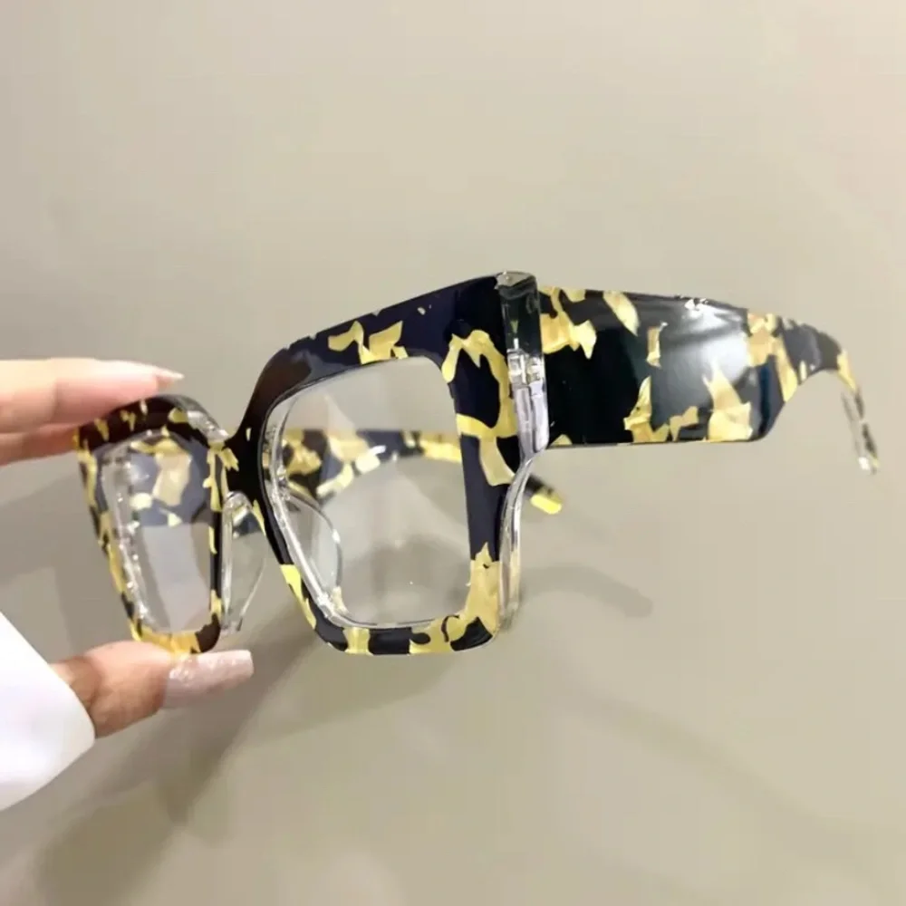Stylish Tortoiseshell Pattern Glasses